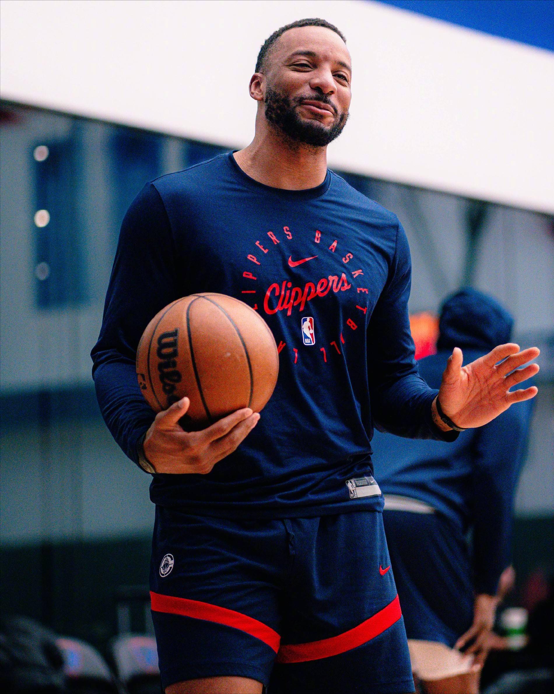 ayx-窗口期突围战来临，洛杉矶快船围绕欧联造点机会，气氛紧张，阵容厚度经受考验